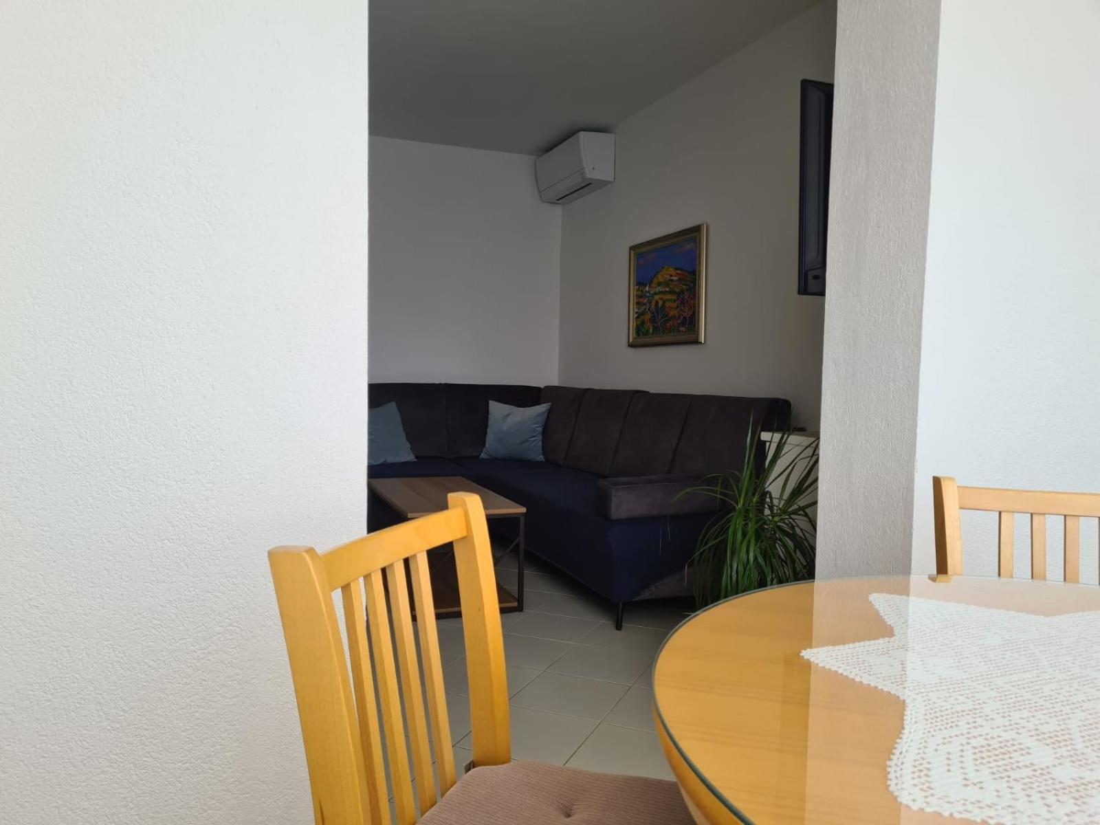 Apartments Jelena Supetar - Four Apartments - A Small House With A Private Yard - Two-Room Apartment With A Sea View - Studio Apartment - Two-Room Apartment With Garden View- Free Parking Exterior foto