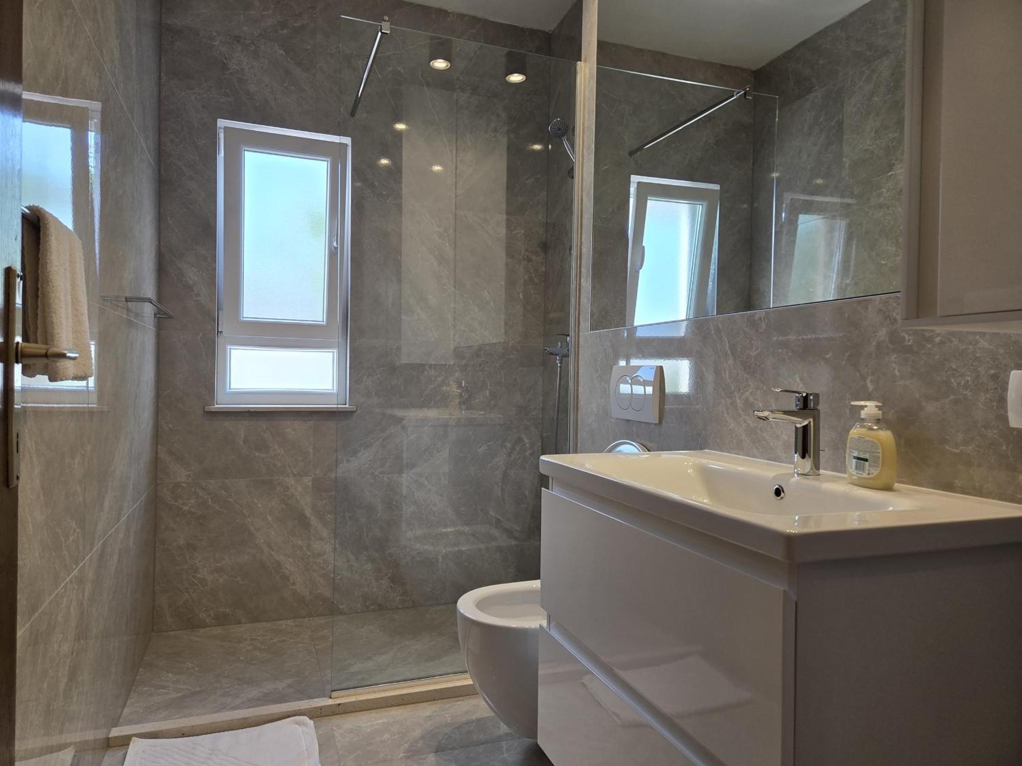 Apartments Jelena Supetar - Four Apartments - A Small House With A Private Yard - Two-Room Apartment With A Sea View - Studio Apartment - Two-Room Apartment With Garden View- Free Parking Exterior foto