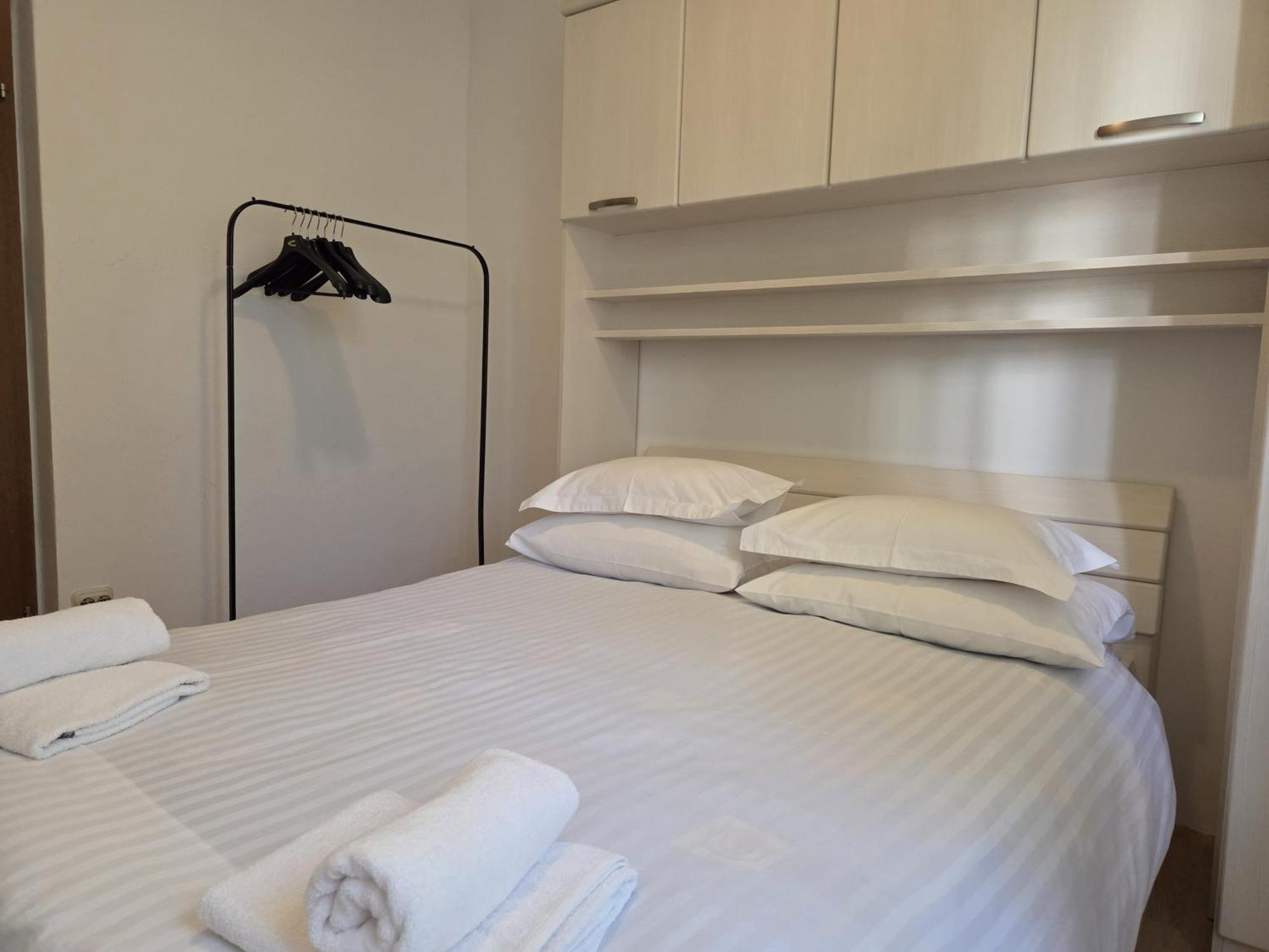 Apartments Jelena Supetar - Four Apartments - A Small House With A Private Yard - Two-Room Apartment With A Sea View - Studio Apartment - Two-Room Apartment With Garden View- Free Parking Exterior foto