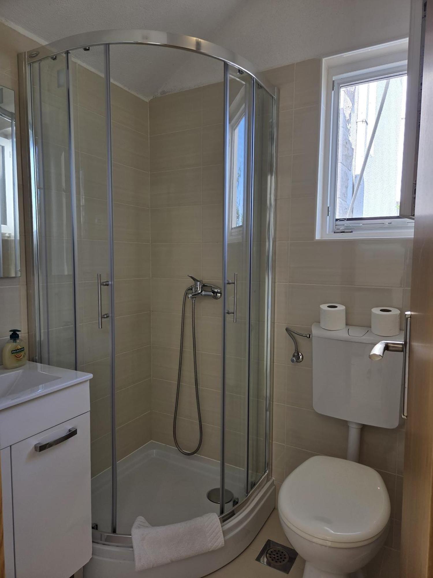 Apartments Jelena Supetar - Four Apartments - A Small House With A Private Yard - Two-Room Apartment With A Sea View - Studio Apartment - Two-Room Apartment With Garden View- Free Parking Exterior foto
